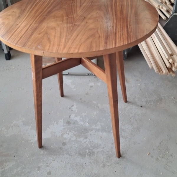 Egyedi prémium asztal